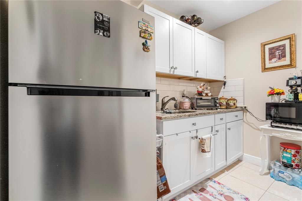 For Sale: $655,000 (6 beds, 4 baths, 2959 Square Feet)