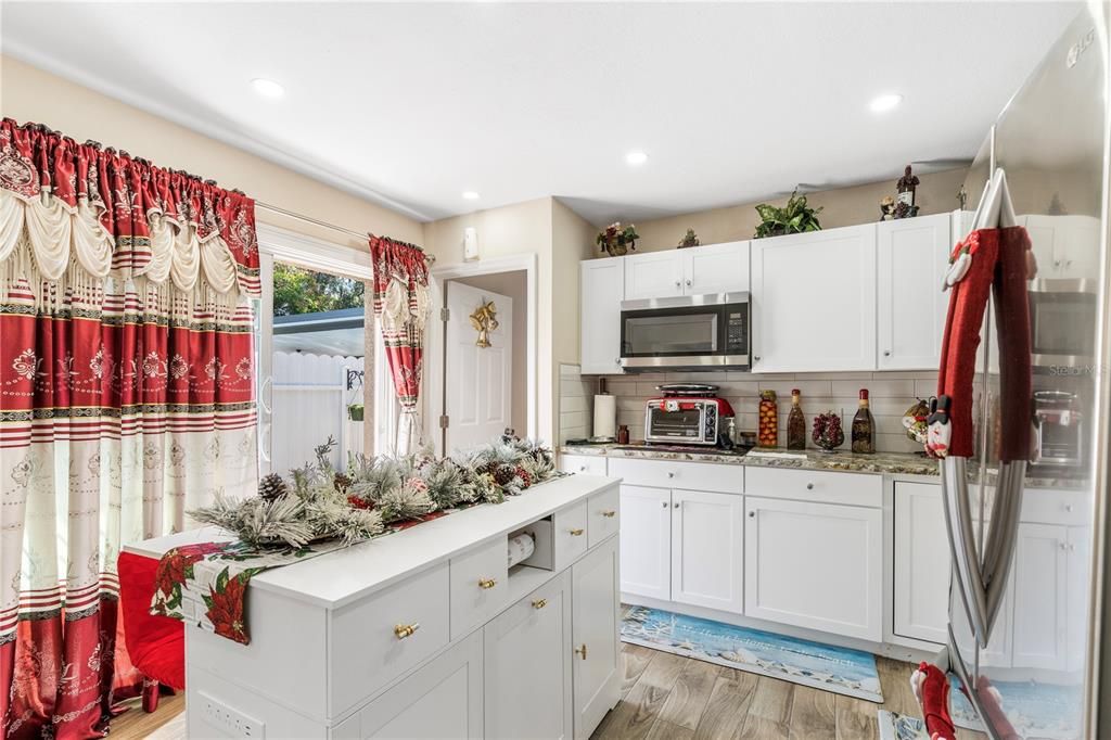 For Sale: $655,000 (6 beds, 4 baths, 2959 Square Feet)