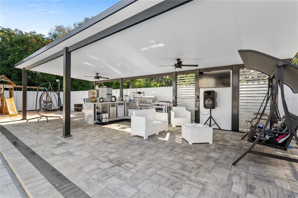 For Sale: $655,000 (6 beds, 4 baths, 2959 Square Feet)