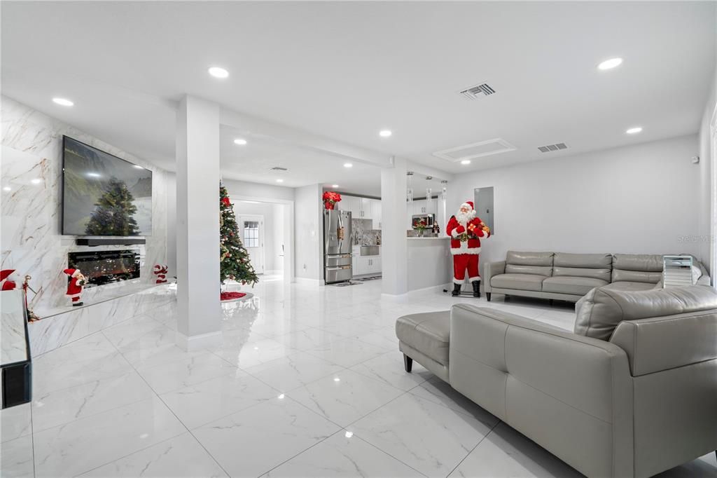 For Sale: $655,000 (6 beds, 4 baths, 2959 Square Feet)