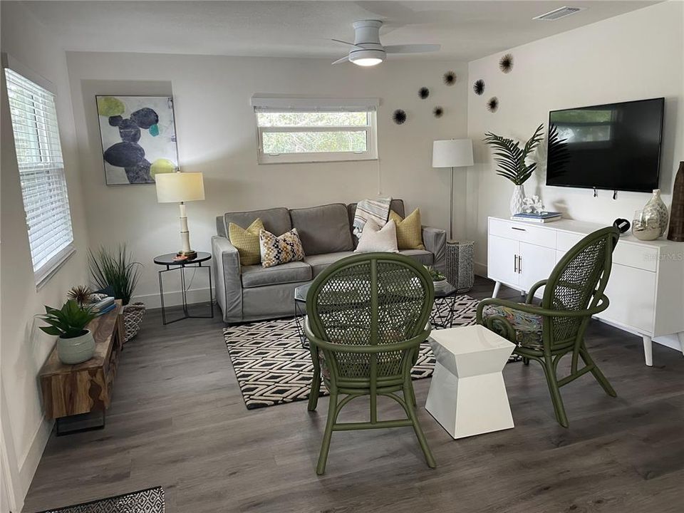 出租: $2,500 (2 贝兹, 1 浴室, 750 平方英尺)