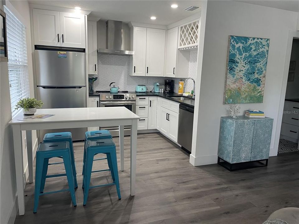 出租: $2,500 (2 贝兹, 1 浴室, 750 平方英尺)