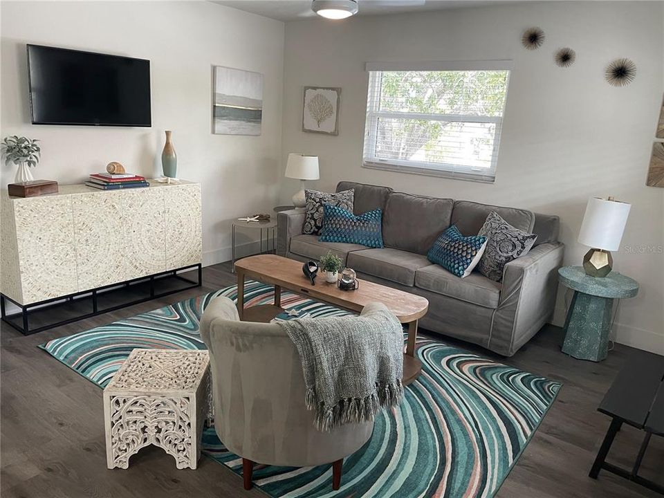 出租: $2,500 (2 贝兹, 1 浴室, 750 平方英尺)