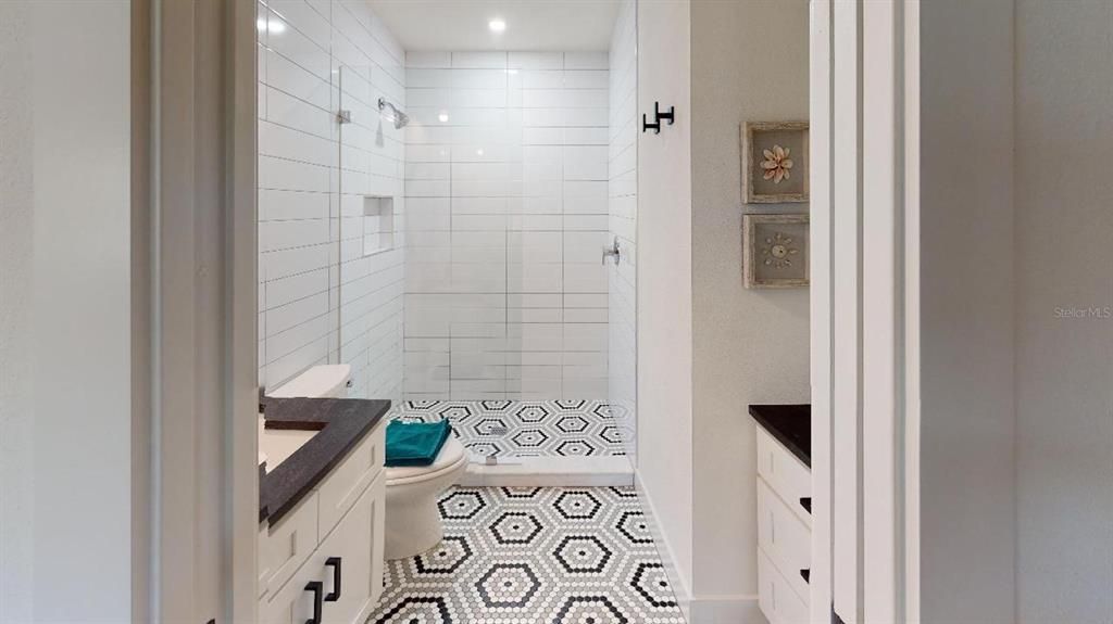 出租: $2,500 (2 贝兹, 1 浴室, 750 平方英尺)