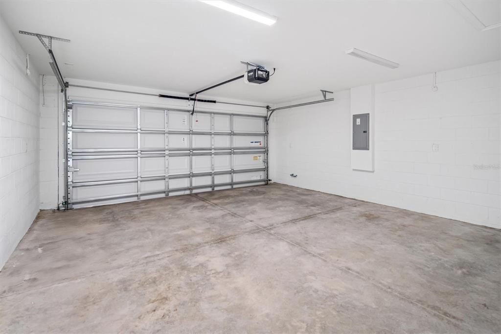 For Sale: $399,900 (4 beds, 2 baths, 1800 Square Feet)