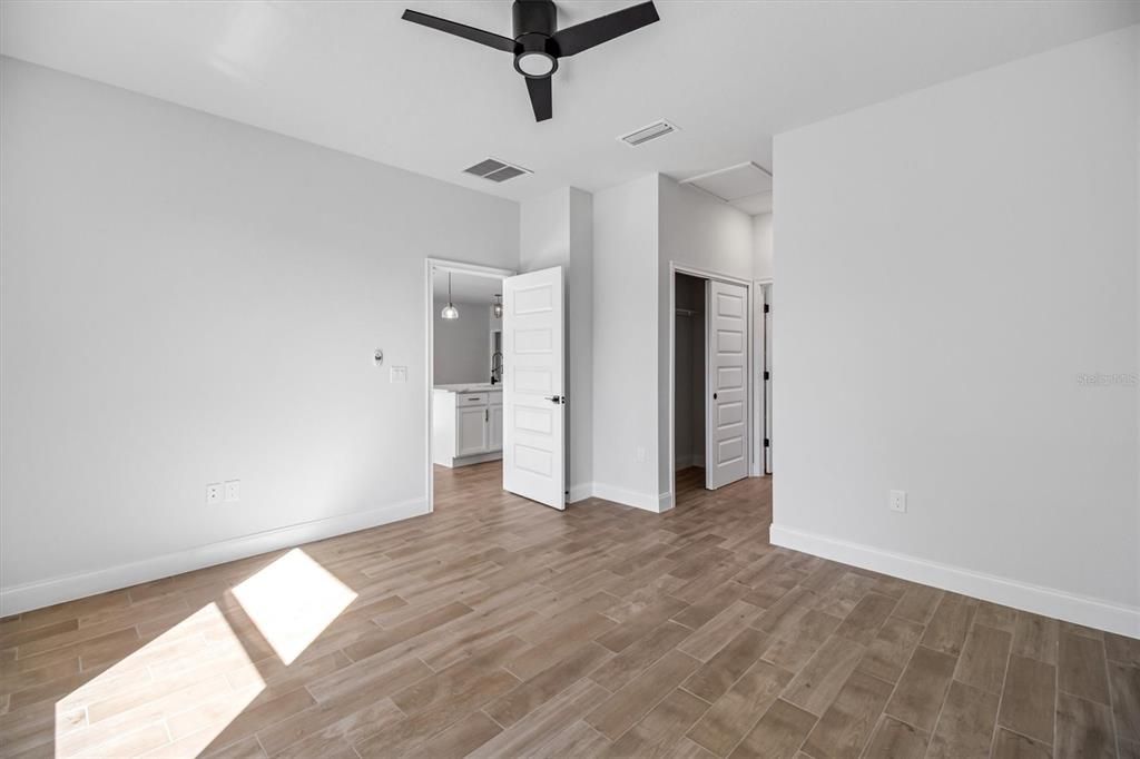 For Sale: $399,900 (4 beds, 2 baths, 1800 Square Feet)