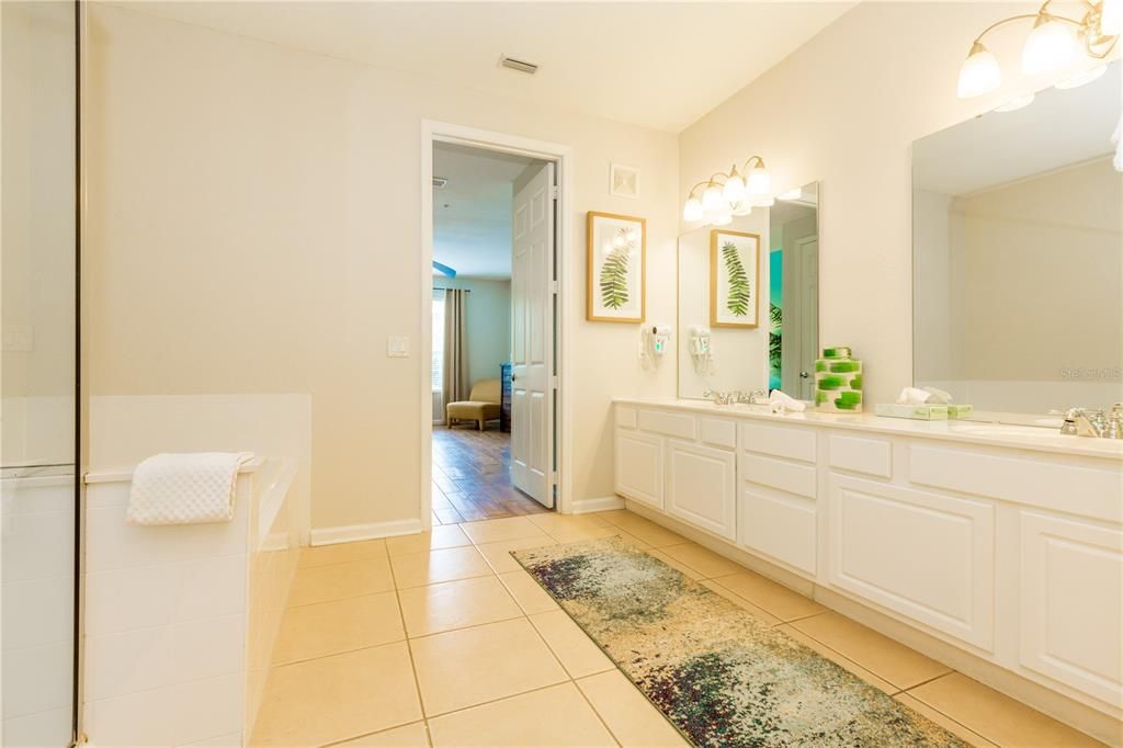 For Sale: $549,000 (2 beds, 2 baths, 1823 Square Feet)