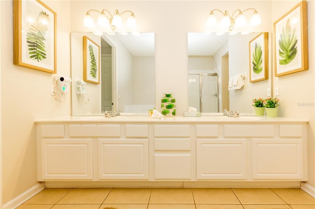 For Sale: $549,000 (2 beds, 2 baths, 1823 Square Feet)