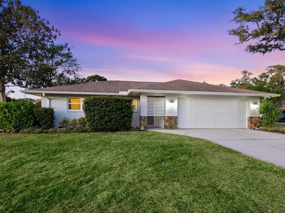 For Sale: $679,000 (4 beds, 2 baths, 2239 Square Feet)