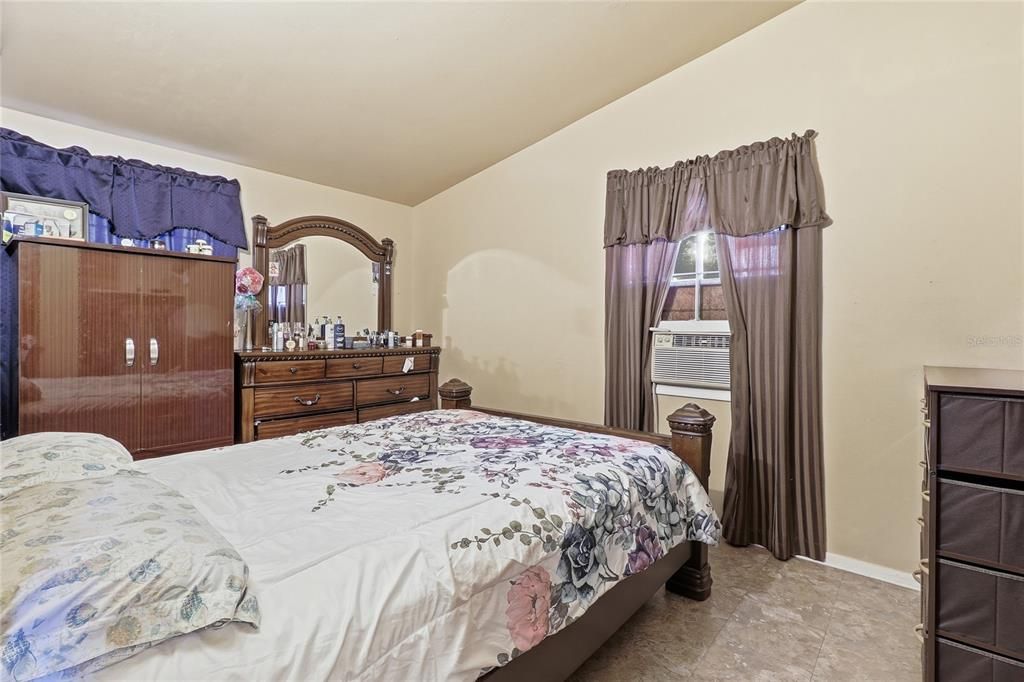 For Sale: $210,000 (3 beds, 1 baths, 1366 Square Feet)