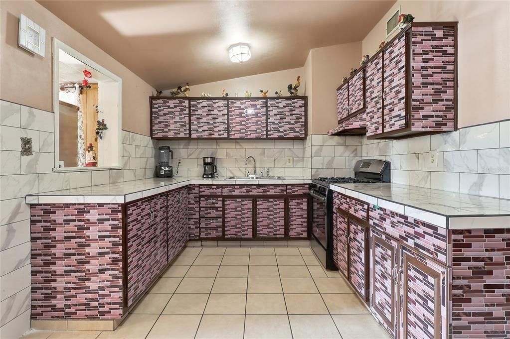 For Sale: $210,000 (3 beds, 1 baths, 1366 Square Feet)