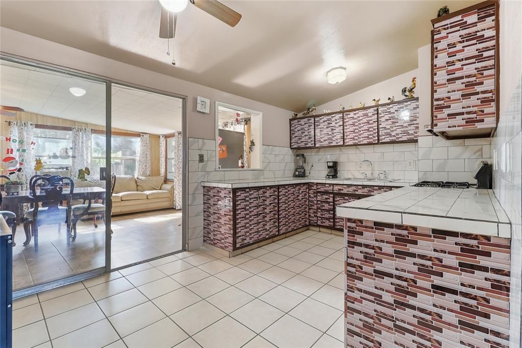 For Sale: $210,000 (3 beds, 1 baths, 1366 Square Feet)