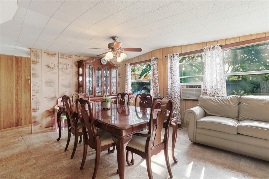 For Sale: $210,000 (3 beds, 1 baths, 1366 Square Feet)