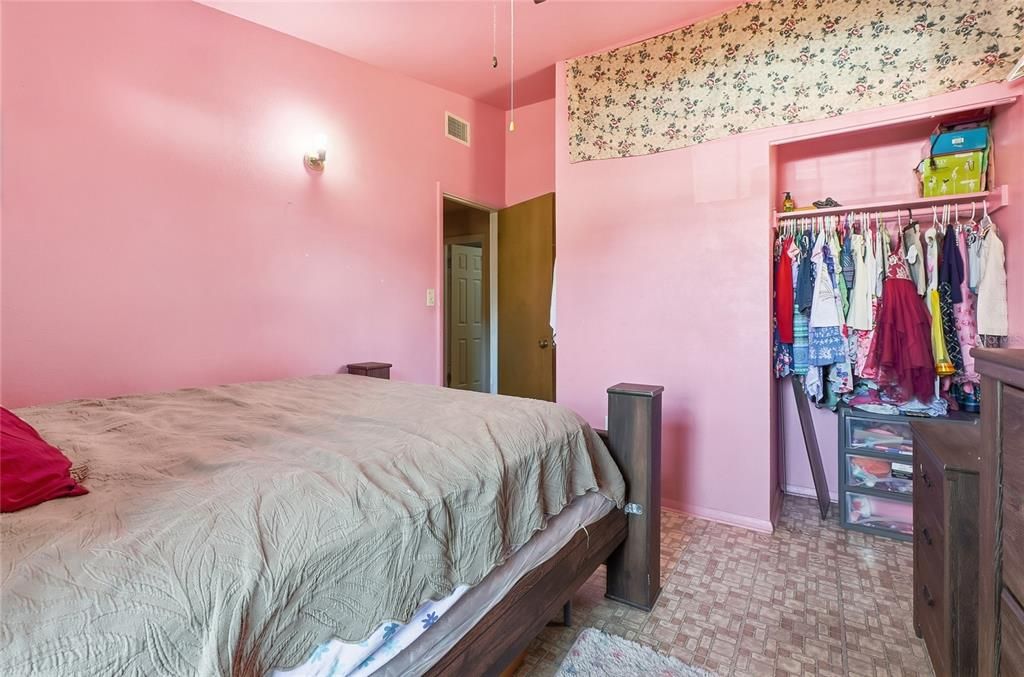 For Sale: $210,000 (3 beds, 1 baths, 1366 Square Feet)