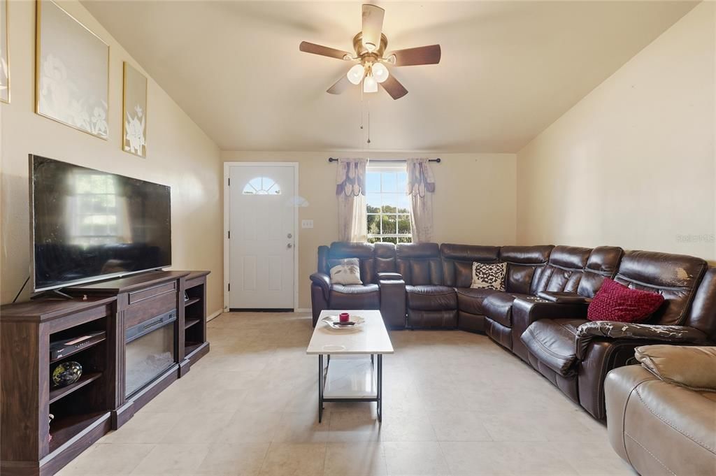 For Sale: $210,000 (3 beds, 1 baths, 1366 Square Feet)
