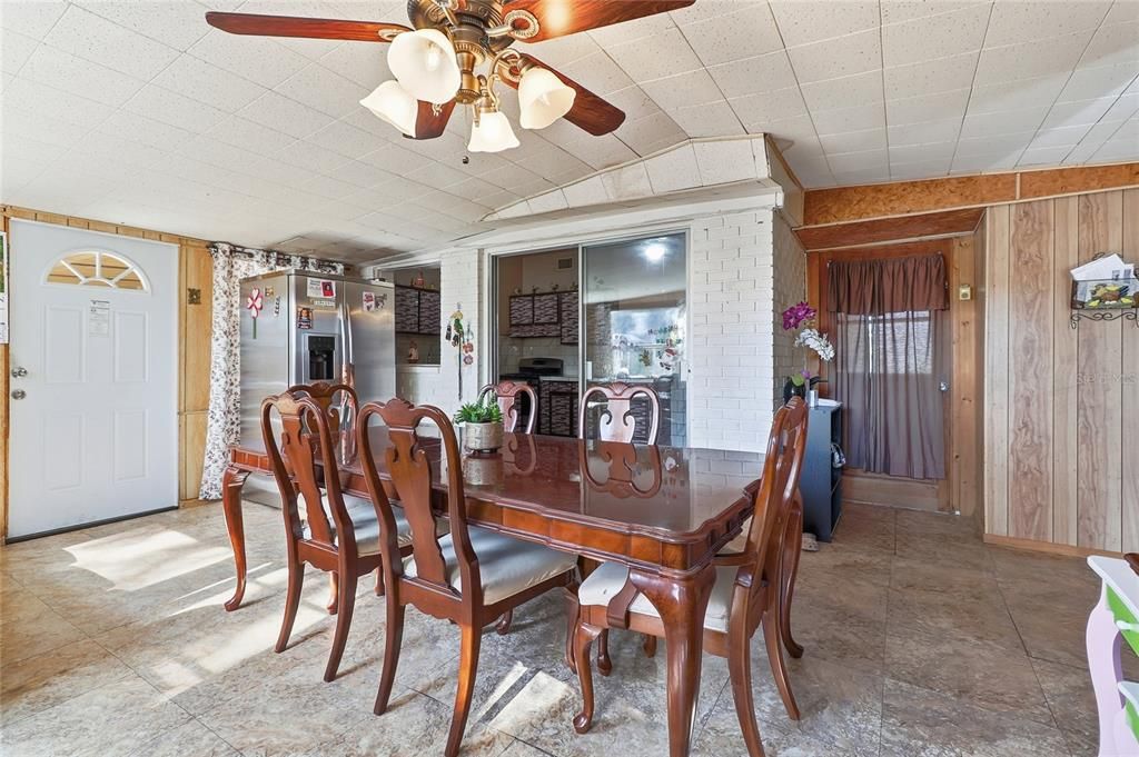 For Sale: $210,000 (3 beds, 1 baths, 1366 Square Feet)