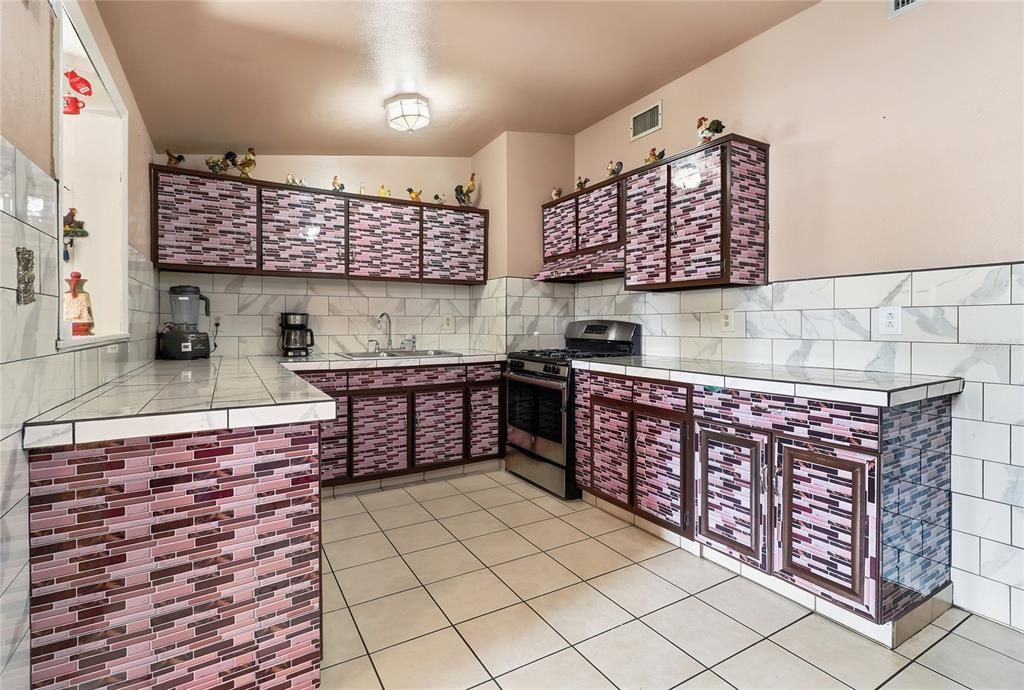 For Sale: $210,000 (3 beds, 1 baths, 1366 Square Feet)