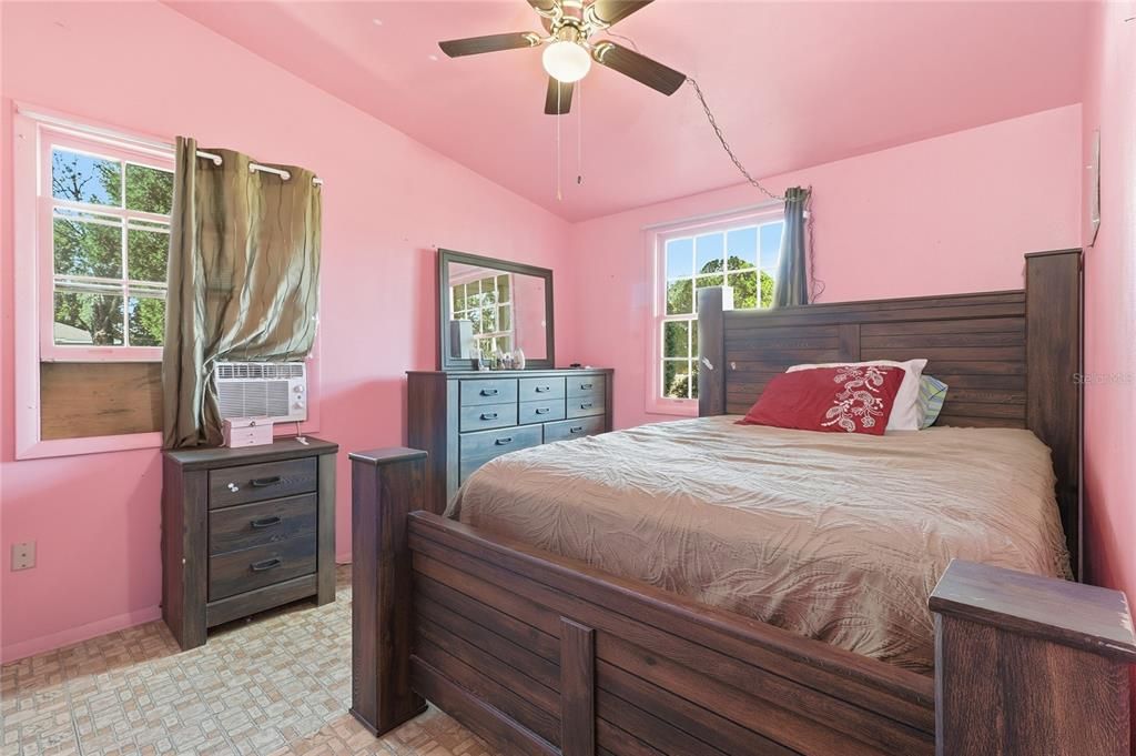 For Sale: $210,000 (3 beds, 1 baths, 1366 Square Feet)