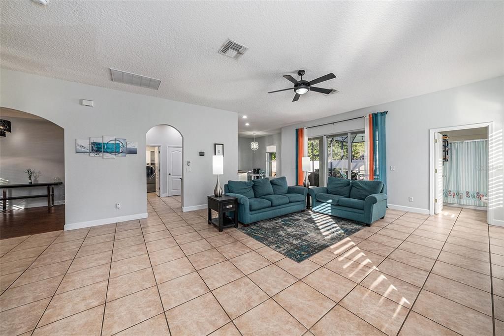 待售: $549,900 (4 贝兹, 3 浴室, 2675 平方英尺)