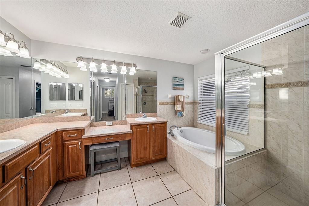 待售: $549,900 (4 贝兹, 3 浴室, 2675 平方英尺)