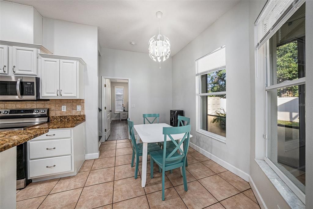 待售: $549,900 (4 贝兹, 3 浴室, 2675 平方英尺)