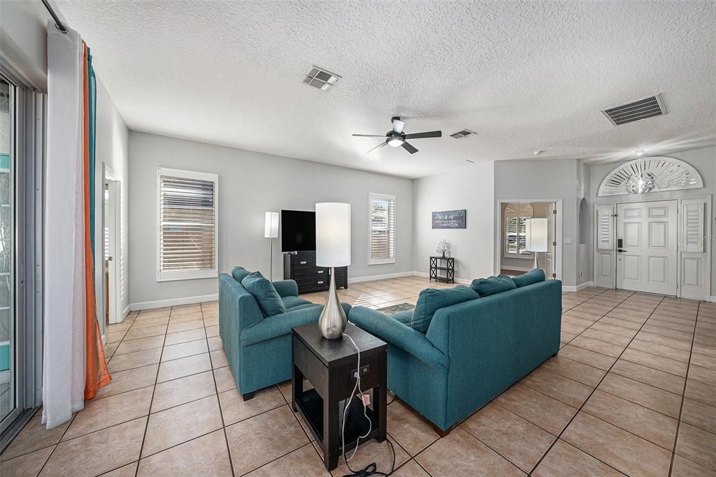 待售: $549,900 (4 贝兹, 3 浴室, 2675 平方英尺)