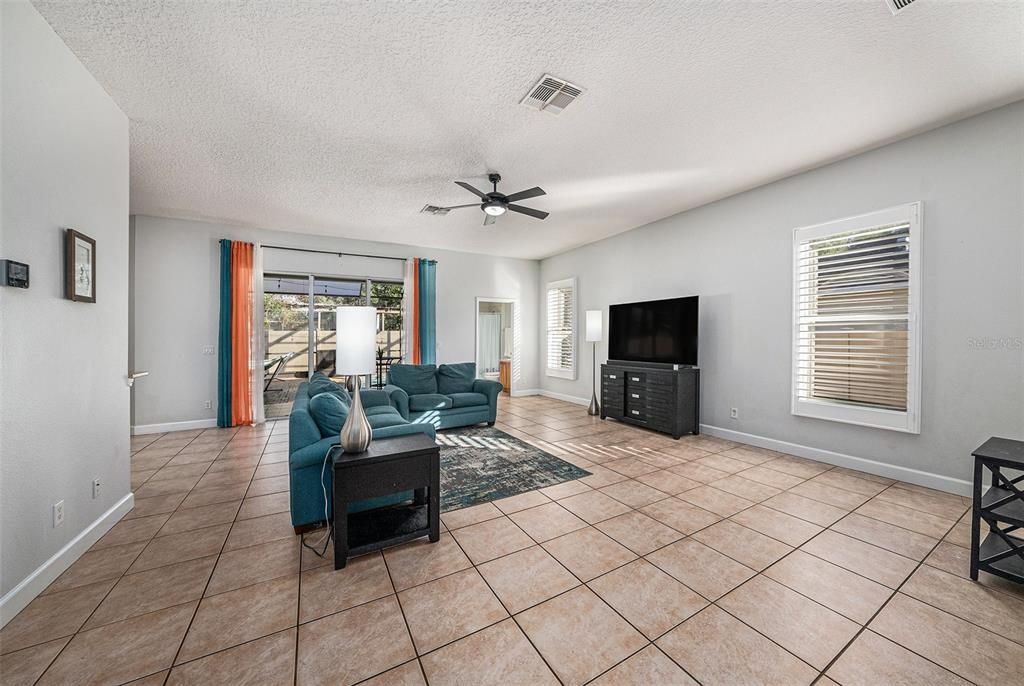 待售: $549,900 (4 贝兹, 3 浴室, 2675 平方英尺)