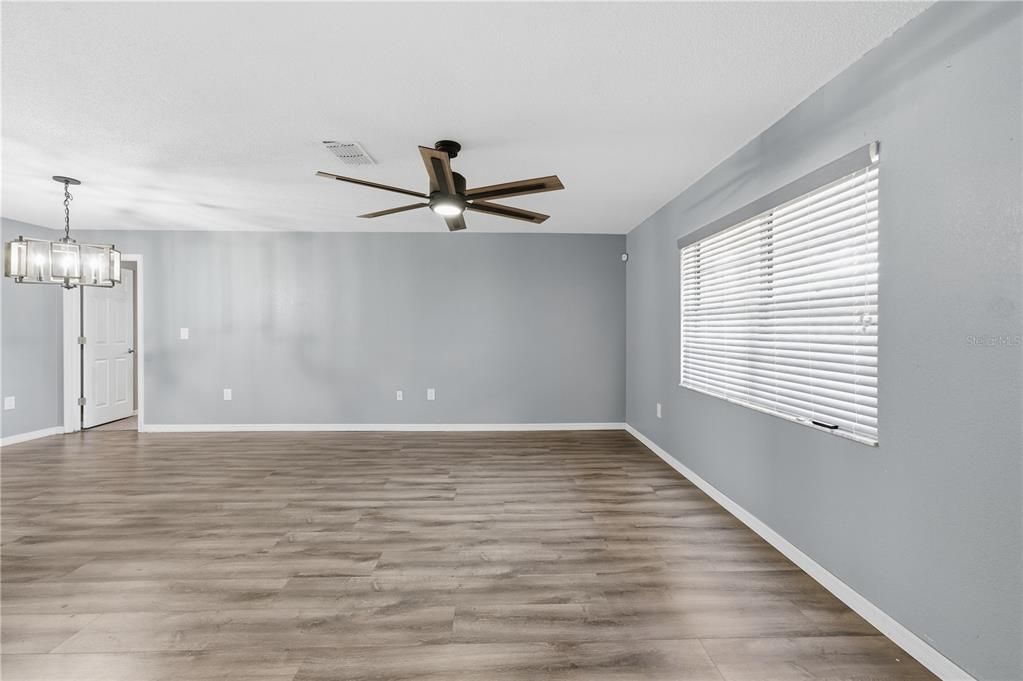 待售: $285,000 (3 贝兹, 2 浴室, 1564 平方英尺)