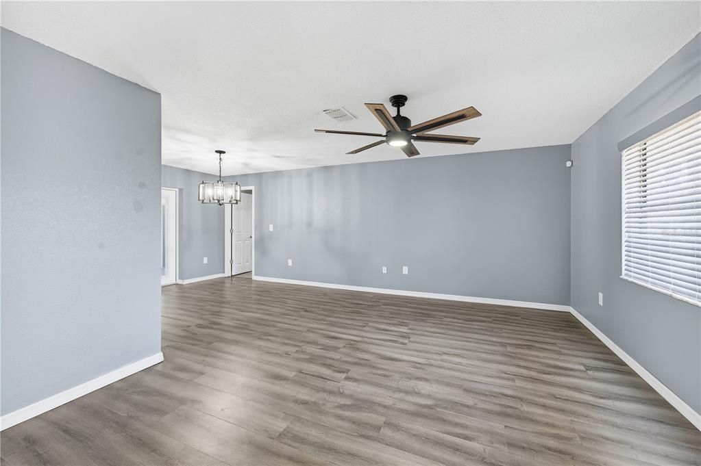 待售: $285,000 (3 贝兹, 2 浴室, 1564 平方英尺)