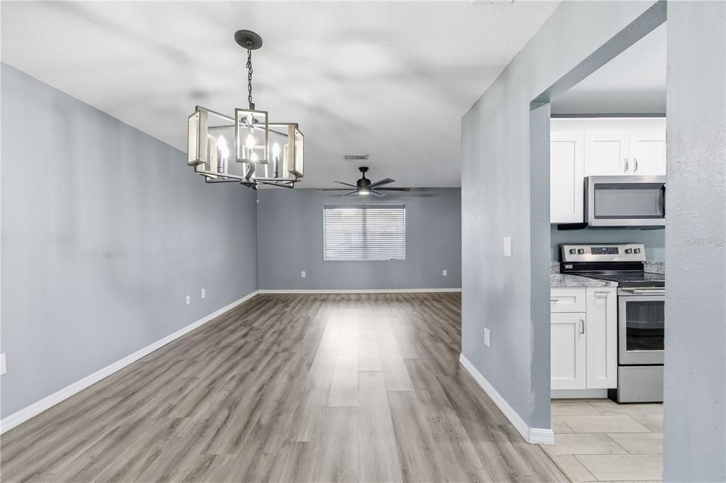 待售: $285,000 (3 贝兹, 2 浴室, 1564 平方英尺)