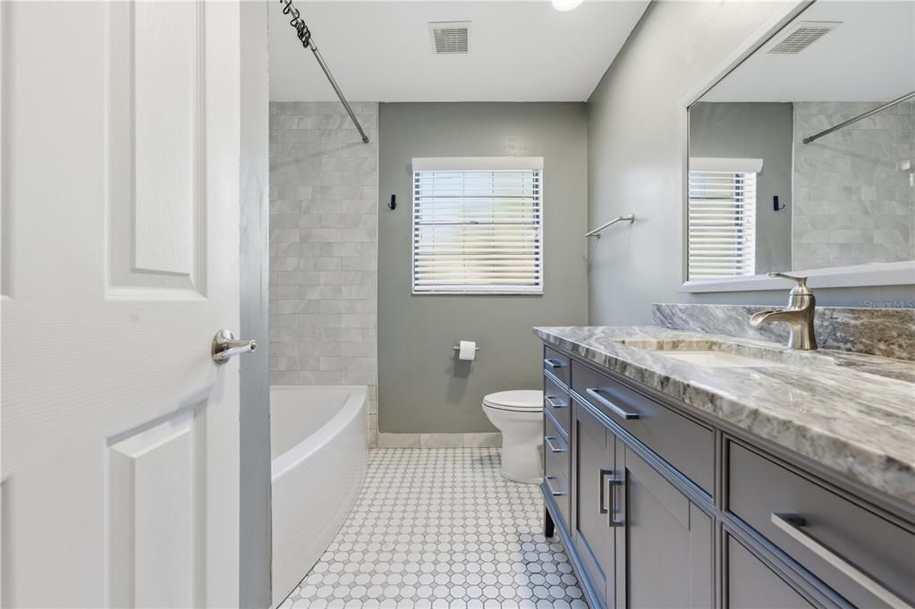 待售: $285,000 (3 贝兹, 2 浴室, 1564 平方英尺)