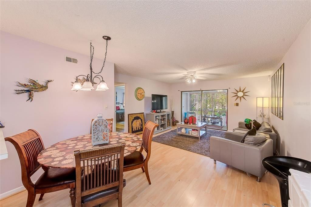 For Sale: $199,900 (2 beds, 2 baths, 1100 Square Feet)