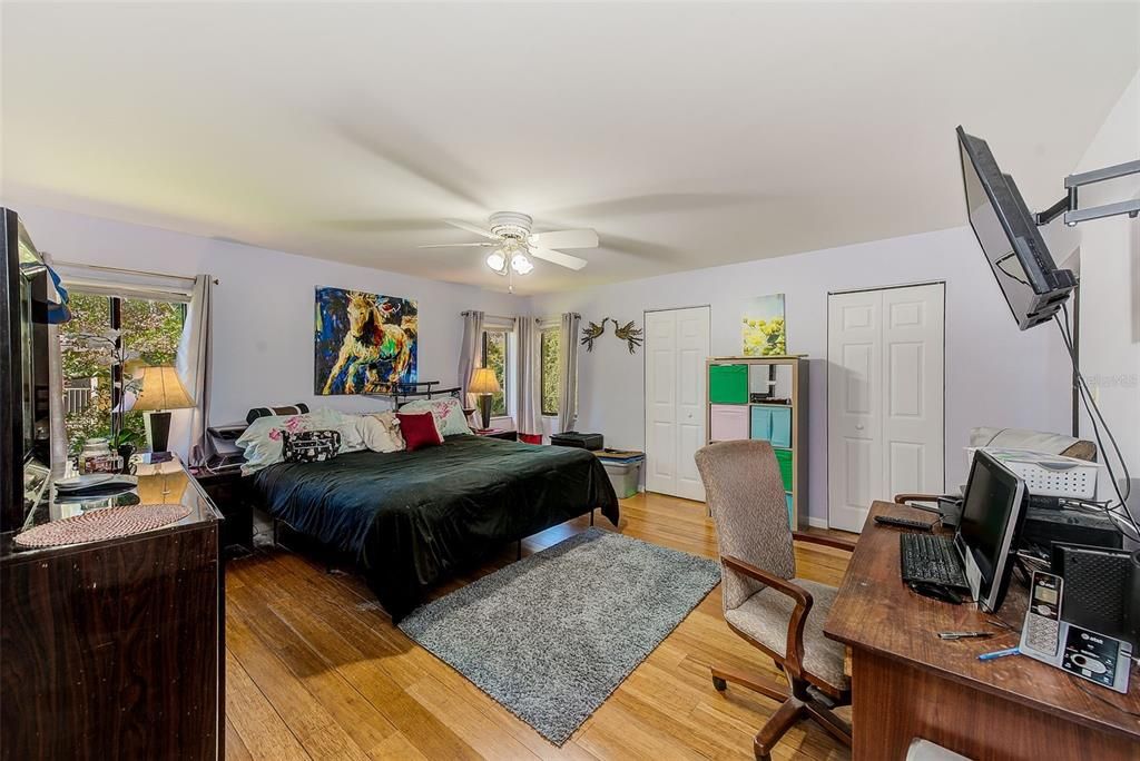 For Sale: $199,900 (2 beds, 2 baths, 1100 Square Feet)