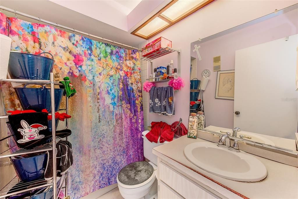 For Sale: $199,900 (2 beds, 2 baths, 1100 Square Feet)