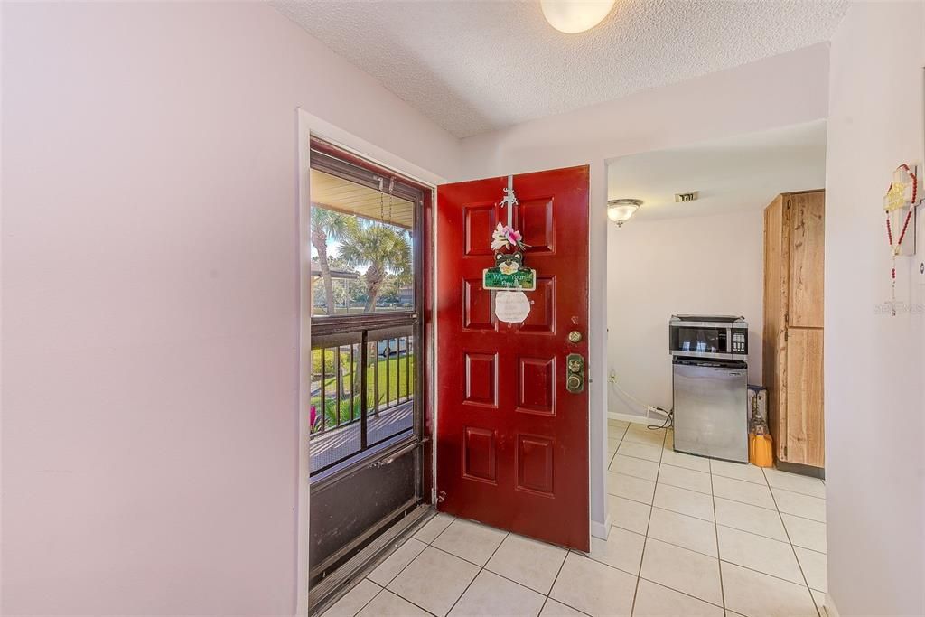 For Sale: $199,900 (2 beds, 2 baths, 1100 Square Feet)