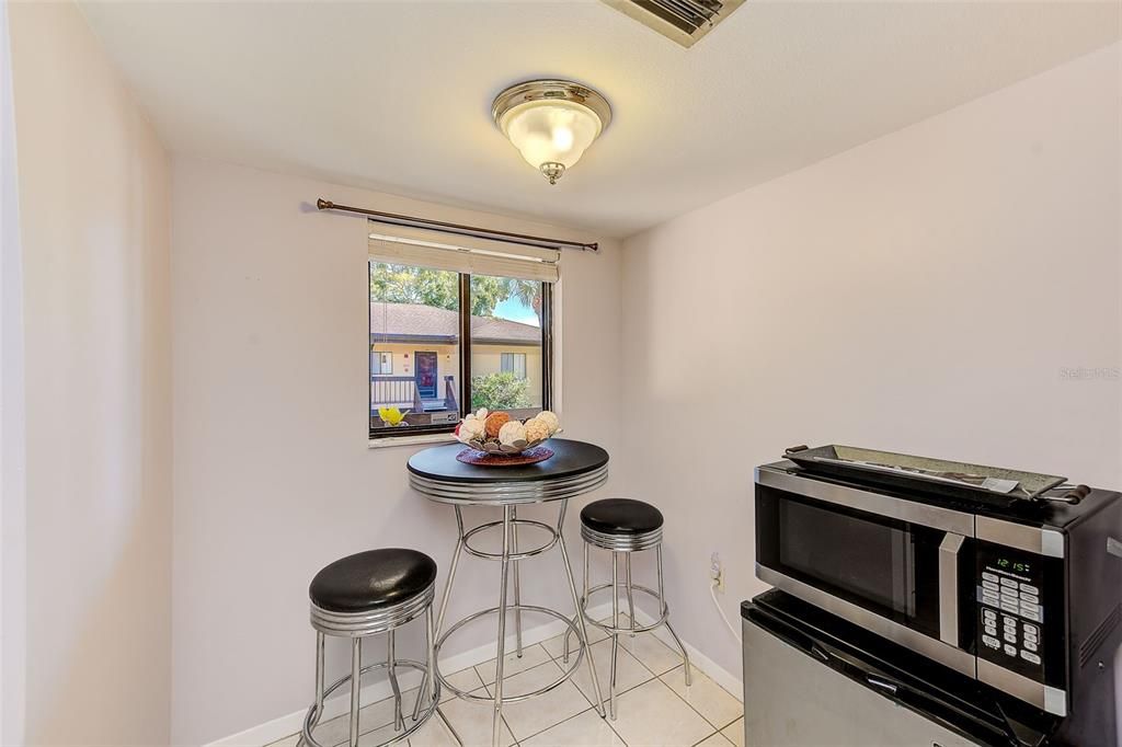 For Sale: $199,900 (2 beds, 2 baths, 1100 Square Feet)