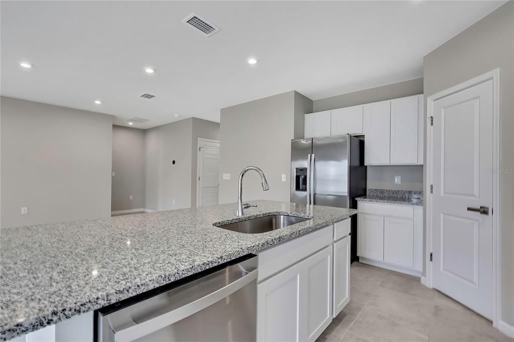 На продажу: $249,900 (3 спален, 2 ванн, 1450 Квадратных фут)