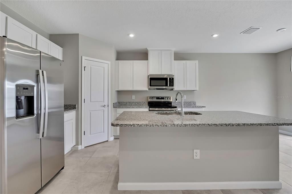 На продажу: $249,900 (3 спален, 2 ванн, 1450 Квадратных фут)