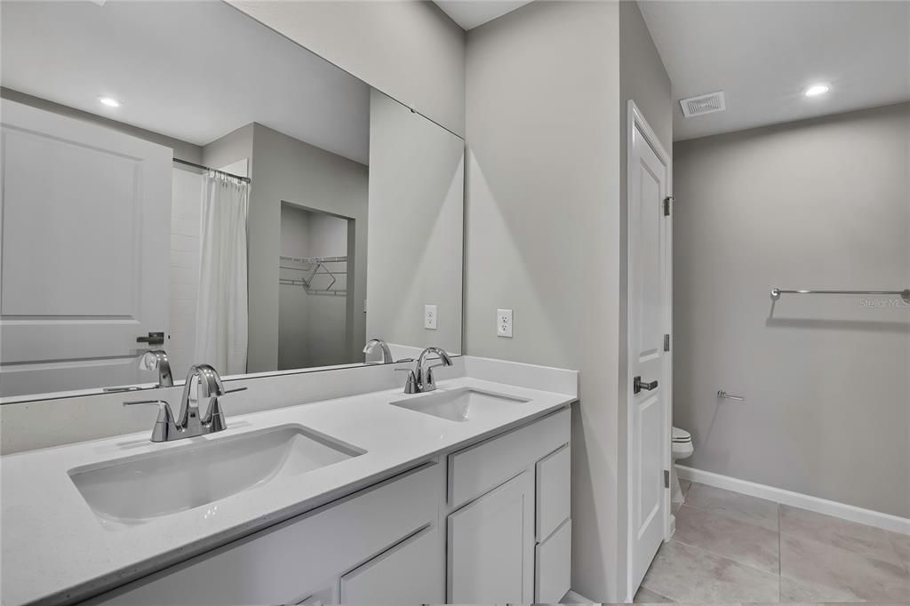 На продажу: $249,900 (3 спален, 2 ванн, 1450 Квадратных фут)