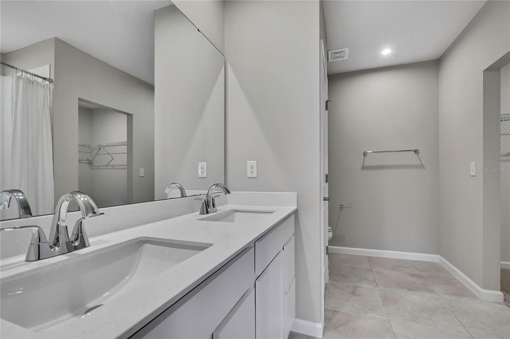 На продажу: $249,900 (3 спален, 2 ванн, 1450 Квадратных фут)