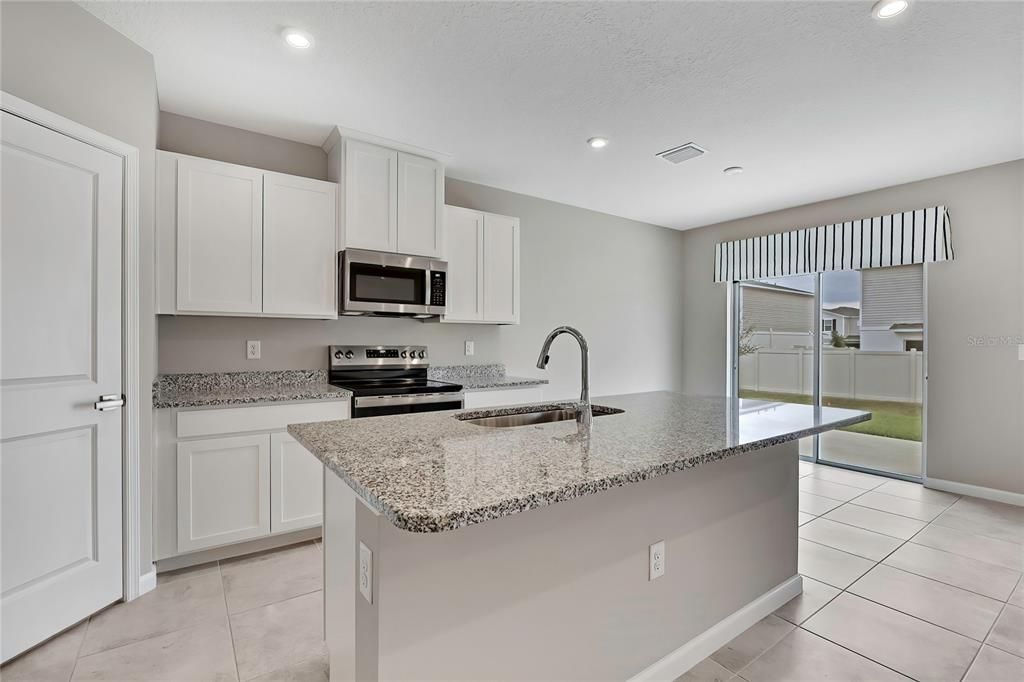 На продажу: $249,900 (3 спален, 2 ванн, 1450 Квадратных фут)