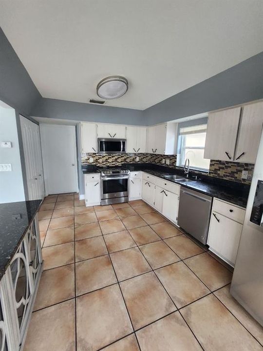 En Renta: $2,400 (3 camas, 2 baños, 1512 Pies cuadrados)