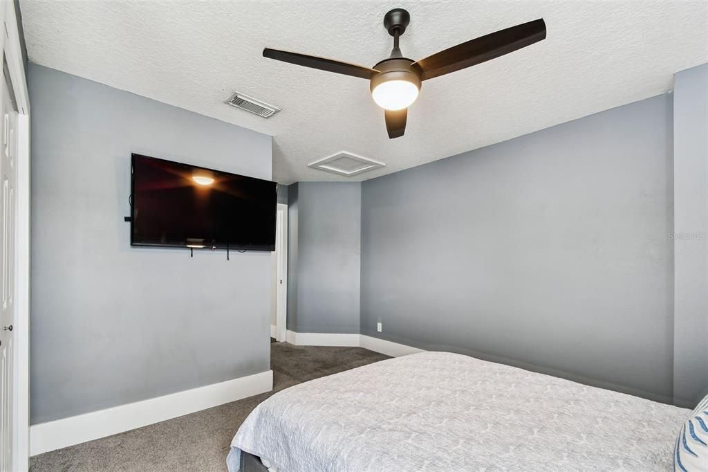 待售: $450,000 (3 贝兹, 2 浴室, 2272 平方英尺)