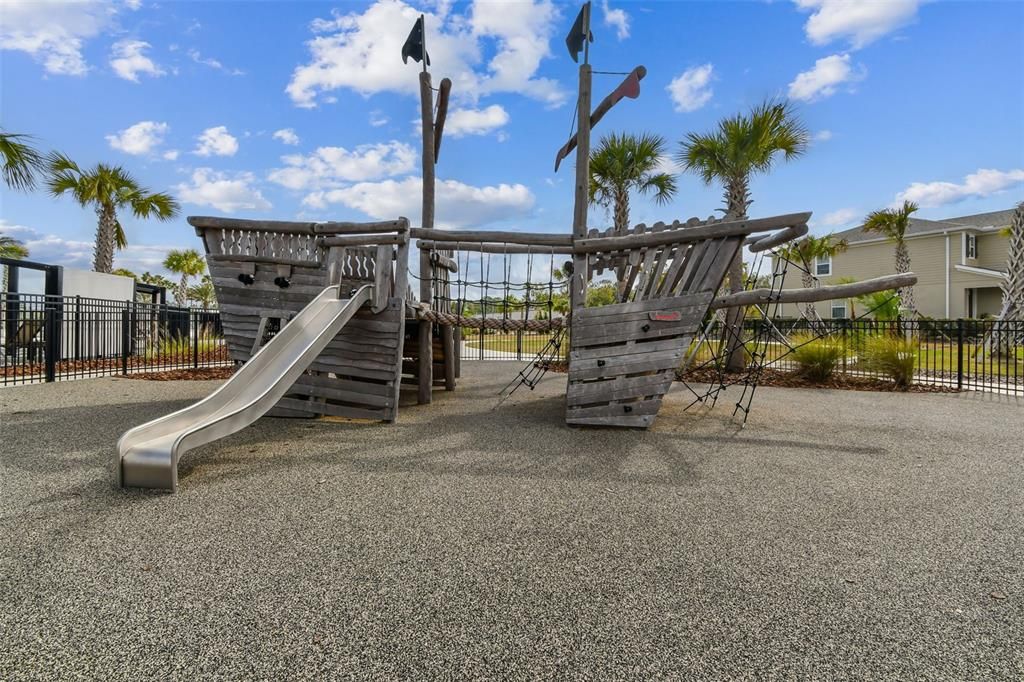 待售: $450,000 (3 贝兹, 2 浴室, 2272 平方英尺)