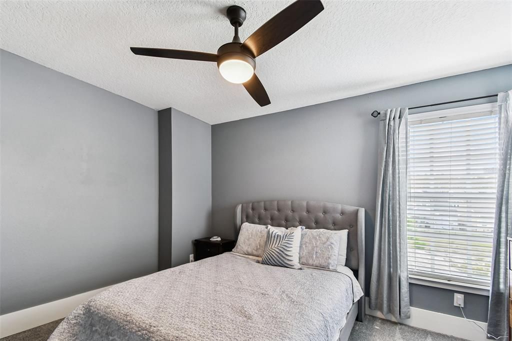 待售: $450,000 (3 贝兹, 2 浴室, 2272 平方英尺)