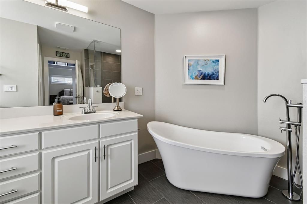 待售: $450,000 (3 贝兹, 2 浴室, 2272 平方英尺)