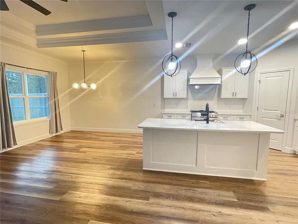 待售: $409,900 (4 贝兹, 2 浴室, 1810 平方英尺)