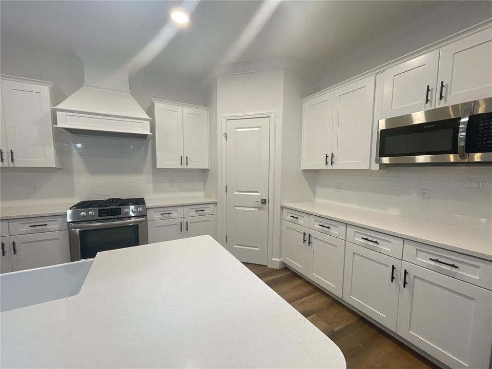 待售: $409,900 (4 贝兹, 2 浴室, 1810 平方英尺)