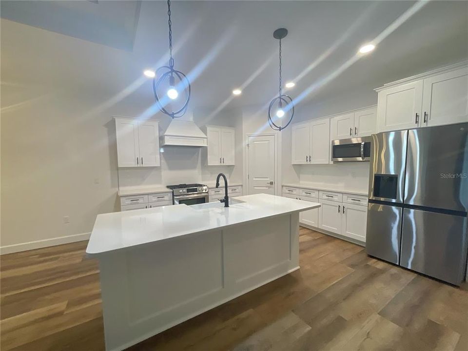 待售: $409,900 (4 贝兹, 2 浴室, 1810 平方英尺)