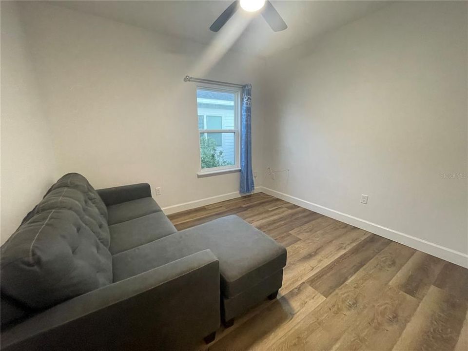 待售: $409,900 (4 贝兹, 2 浴室, 1810 平方英尺)